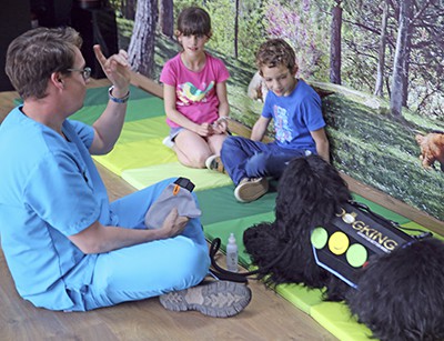 Terapia asistida con perros con niños